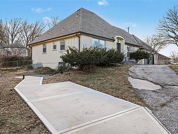 3rd image of 12414 Valley Brook Dr