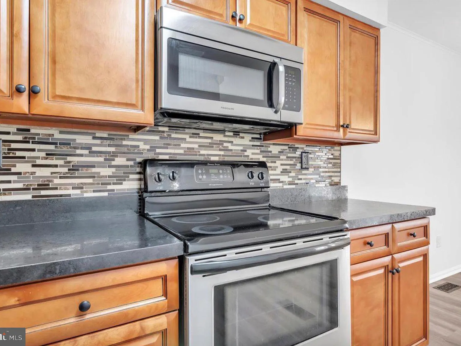 2 bed, 1.5 bath, 1180 sqft, $2,150 — Photo 2