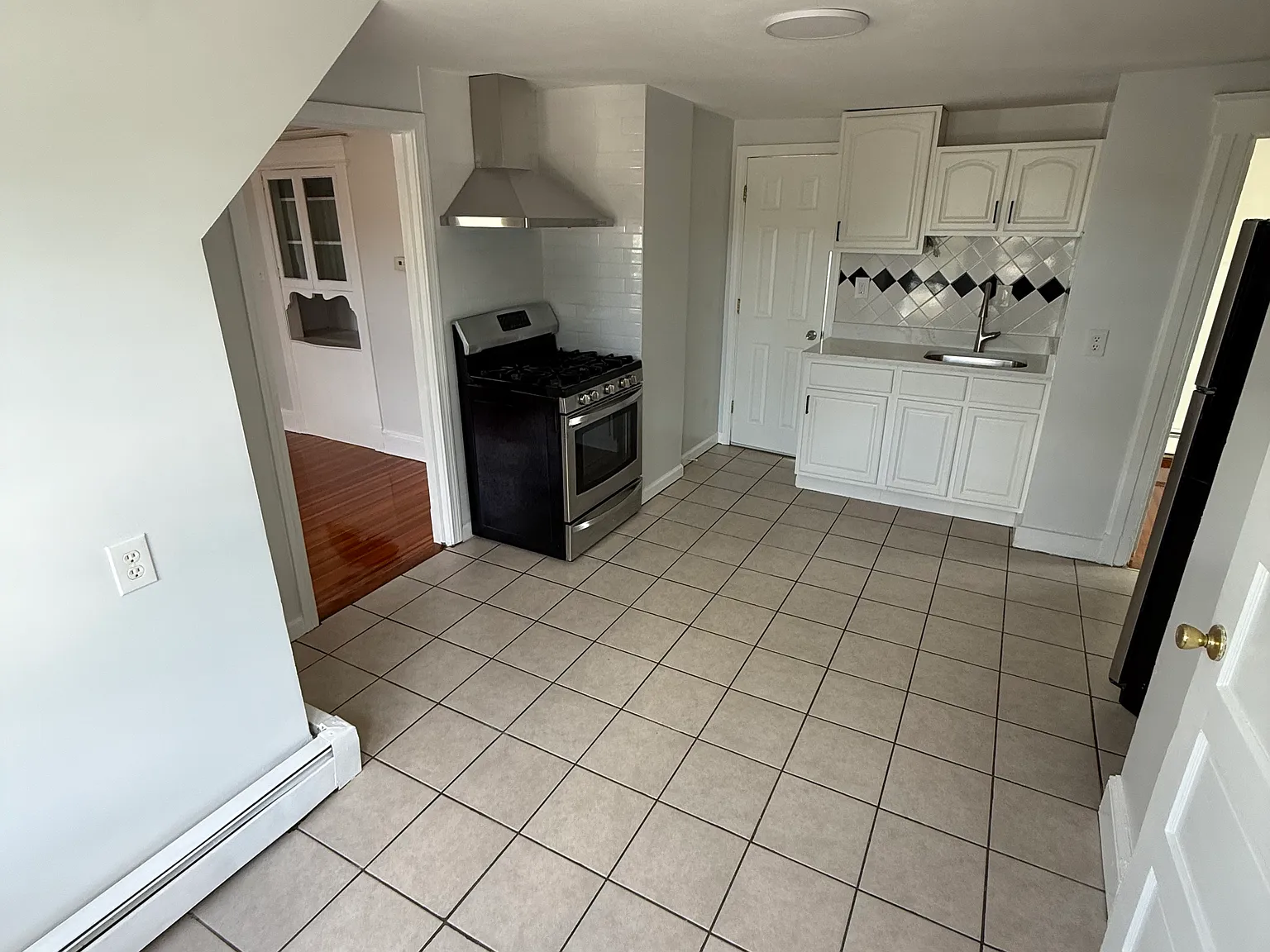 3 bed, $1,900 — Photo 4