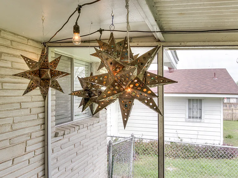 502 Downshire Dr — Photo 22