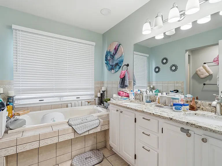 131 Meridan St #1 — Photo 21