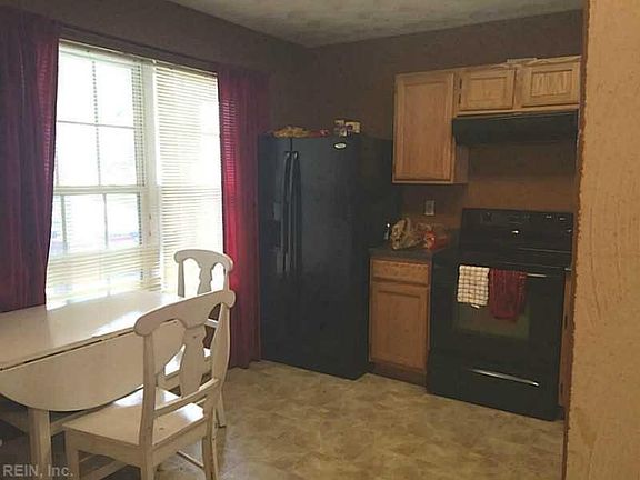 3rd image of 870 B Ave