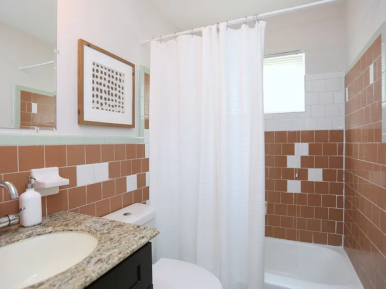 1073 Hollywood Rd NW — Photo 15