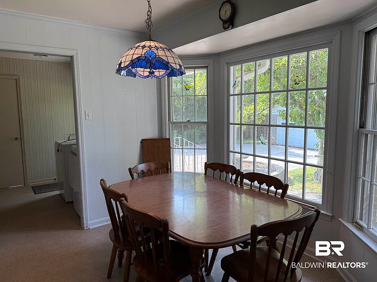 110 Patrician Dr — Photo 4
