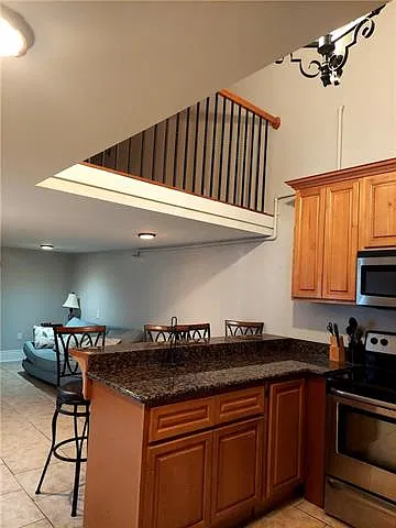 1 bed, 1.0 bath, 671 sqft, $1,200 — Photo 2