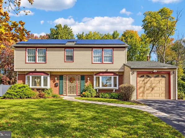 53 Genesee Ln, Willingboro, NJ 08046