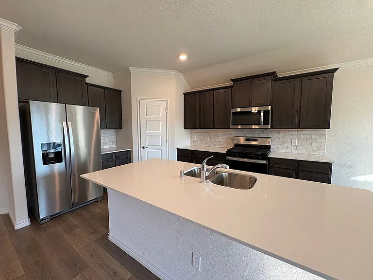 610 Union Dr — Photo 11