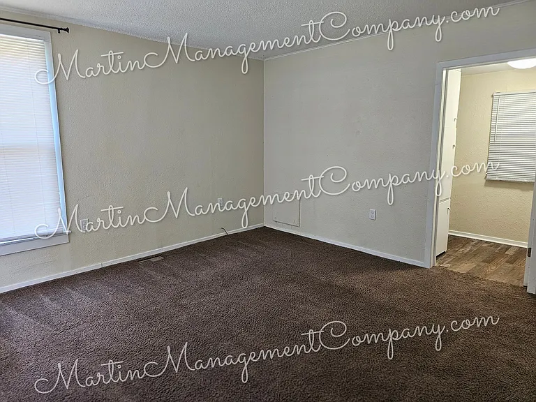 627 E 13th St — Photo 3