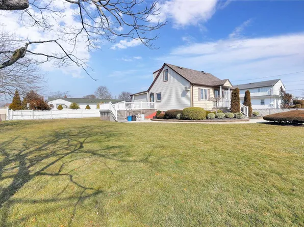 734 4th Street, West Babylon, NY 11704