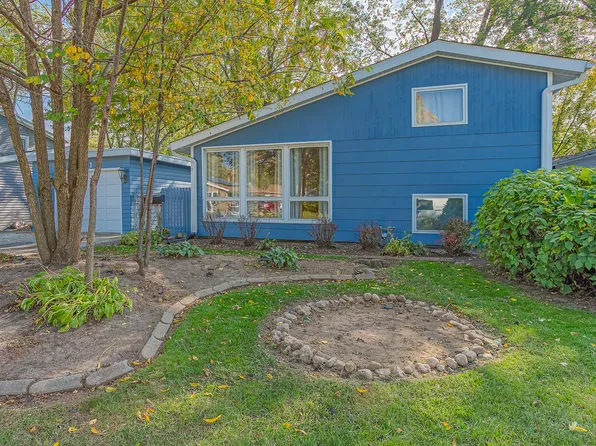 521 Apache Ave, Carpentersville, IL 60110