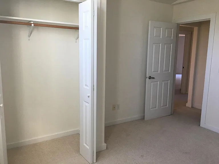 1240 Queen St — Photo 32