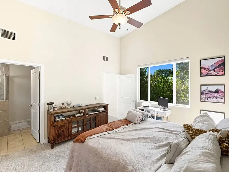 1608 Haskell St #B — Photo 15