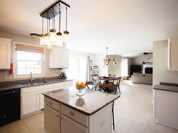 5th image of 24872 Lake Meadows Dr