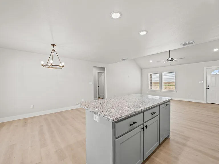 10505 East Cres #7400 — Photo 4