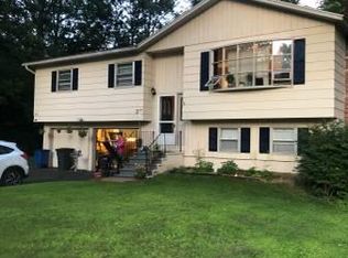 37 Greenbriar Dr, Essex Junction, VT 05452