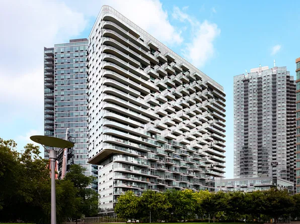 4610 Center Boulevard image 8 of 8