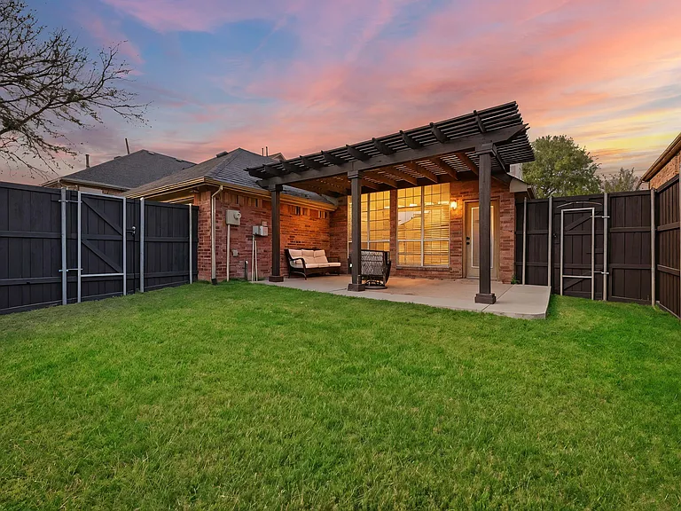 15921 Twin Cove Dr — Photo 2