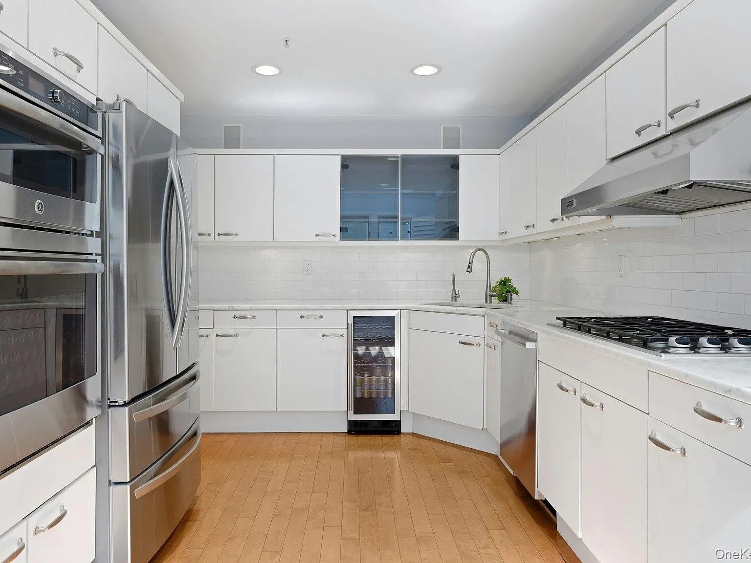 2 bed, 3.5 bath, 3490 sqft, $7,000 — Photo 3