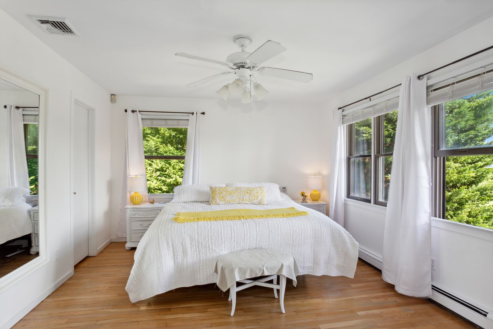  Bedroom with en-suite bath, walk in closet & water views