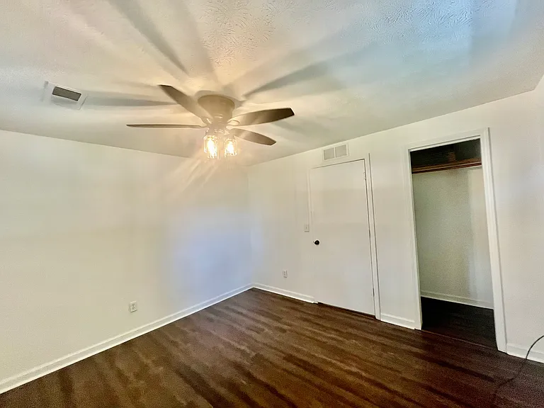 1445 S Walnut St — Photo 13