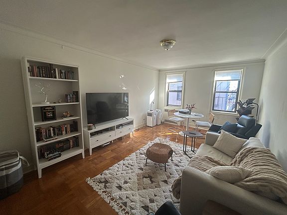4th image of 4739 40th St APT 5A
