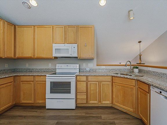 3rd image of 7813 Elm Grove Ave