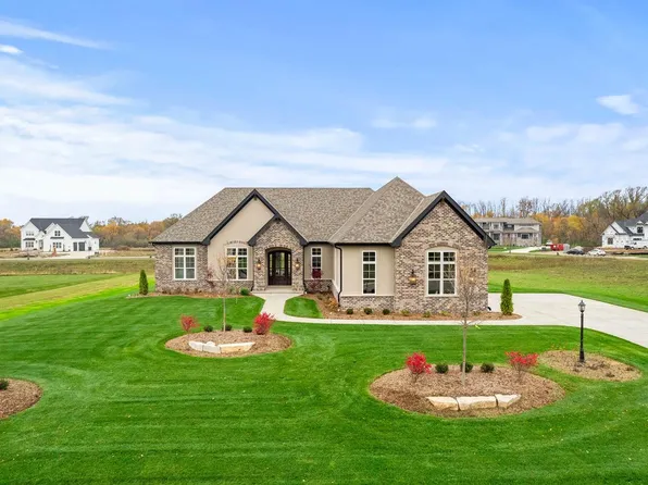 W237N4353 Farm Field CIRCLE, Pewaukee, WI 53072