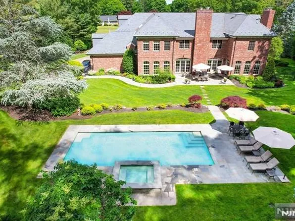 43 Chestnut Ridge Rd, Saddle River, NJ 07458