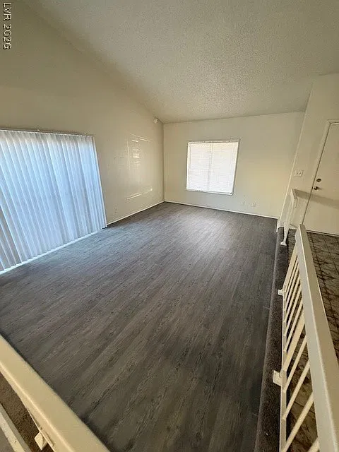 3 bed, 2.0 bath, 2081 sqft, $2,159 — Photo 4