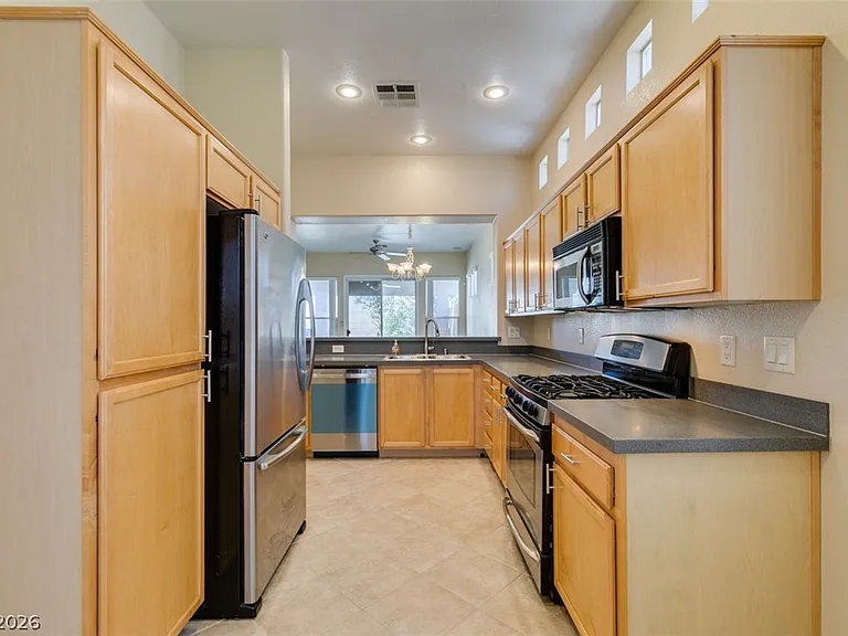 120 Woolman Rink Ave — Photo 24