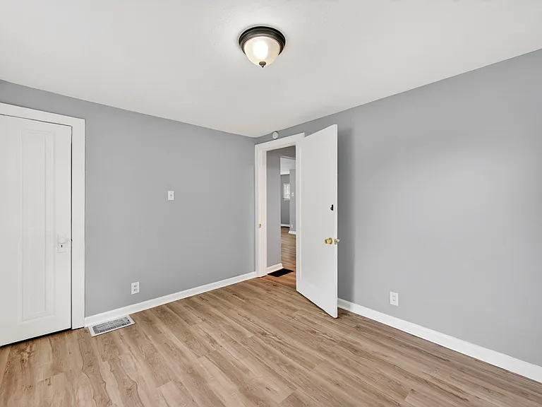 9386 Golden Gate Rd — Photo 13