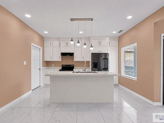 3rd image of 2904 Zeb Dr