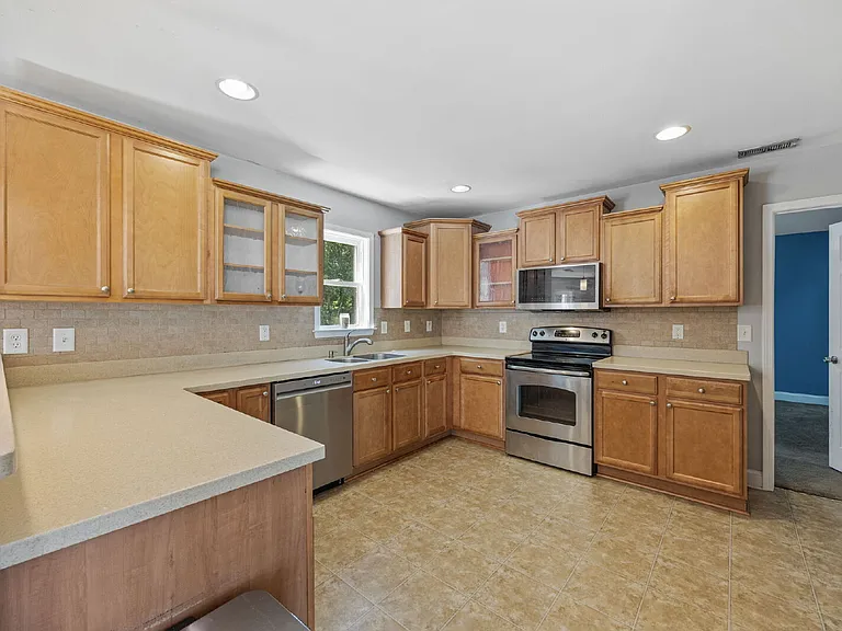 190 Hamilton Way — Photo 12