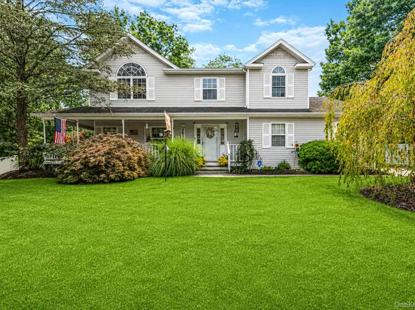 2 Piedmont Court, Centereach, NY 11720