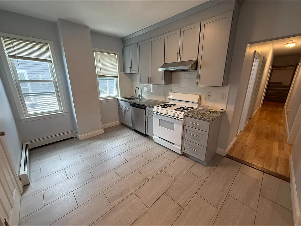29 Waverly St #2