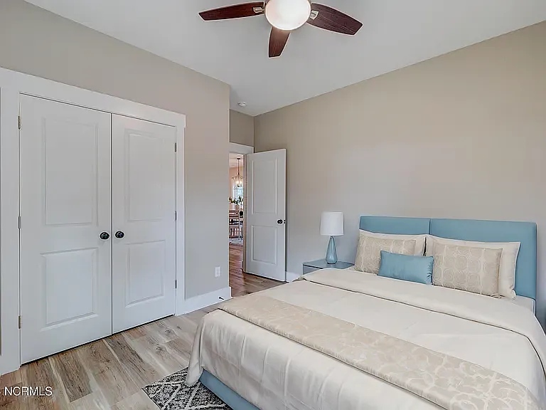115 Jordan Ln — Photo 6