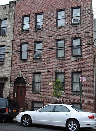 2nd image of 756 S Oak Dr APT 1B