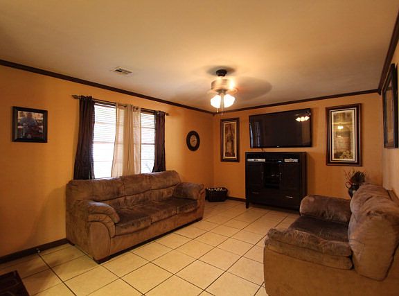 3rd image of 612 Highland Dr