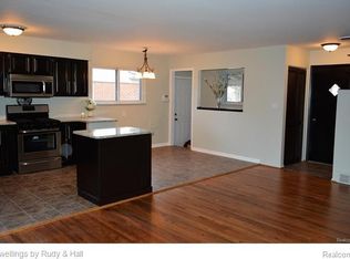 30050 Malvern St, Westland, MI 48185