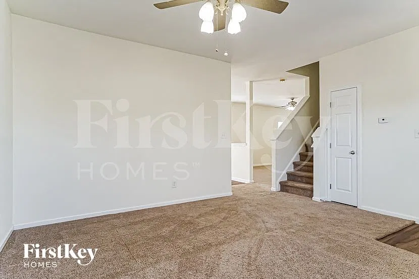 3 bed, 2.5 bath, 1560 sqft, $1,675 — Photo 4