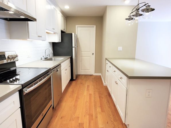 425 Warren Dr #8