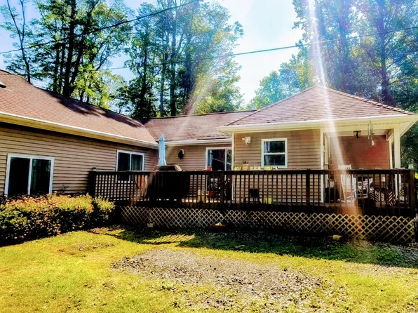 149 Oak Ln, Cresco, PA 18326