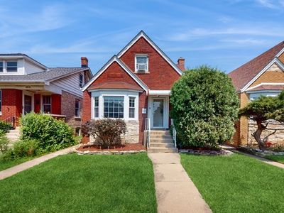 4914 W Warwick Ave, Chicago, IL, 60641