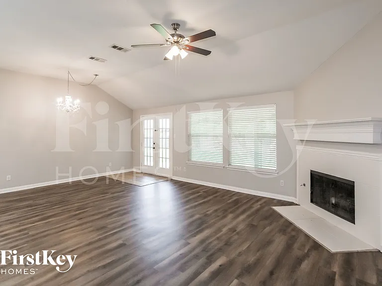 6908 Edgefield Dr — Photo 2