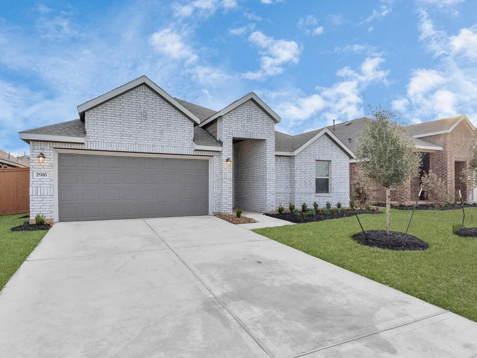 4 bed, 2.0 bath, 1962 sqft, $2,195 — Photo 3