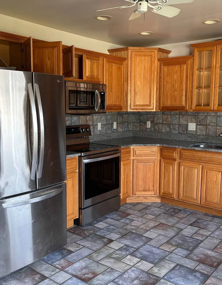 3 bed, 2.0 bath, 1386 sqft, $4,200 — Photo 4