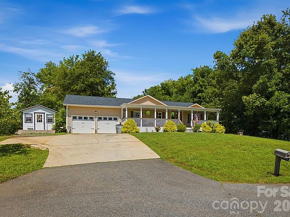 2nd image of 1404 Castle Ct