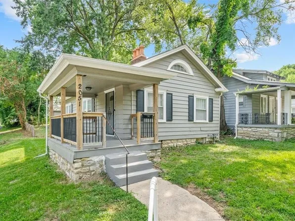 2051 E Gregory Blvd, Kansas City, MO 64132