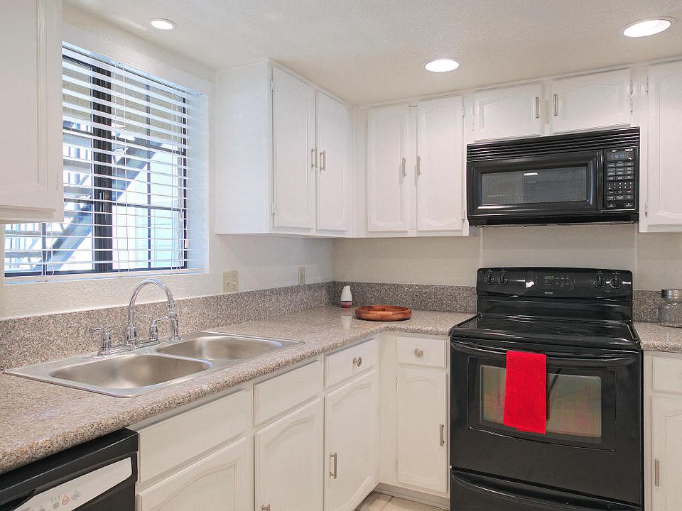 1st image of 8215 N 21st Dr #D107