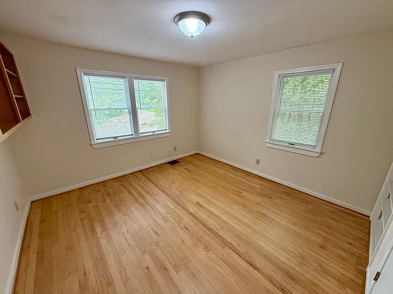 325 Highland Rd — Photo 16